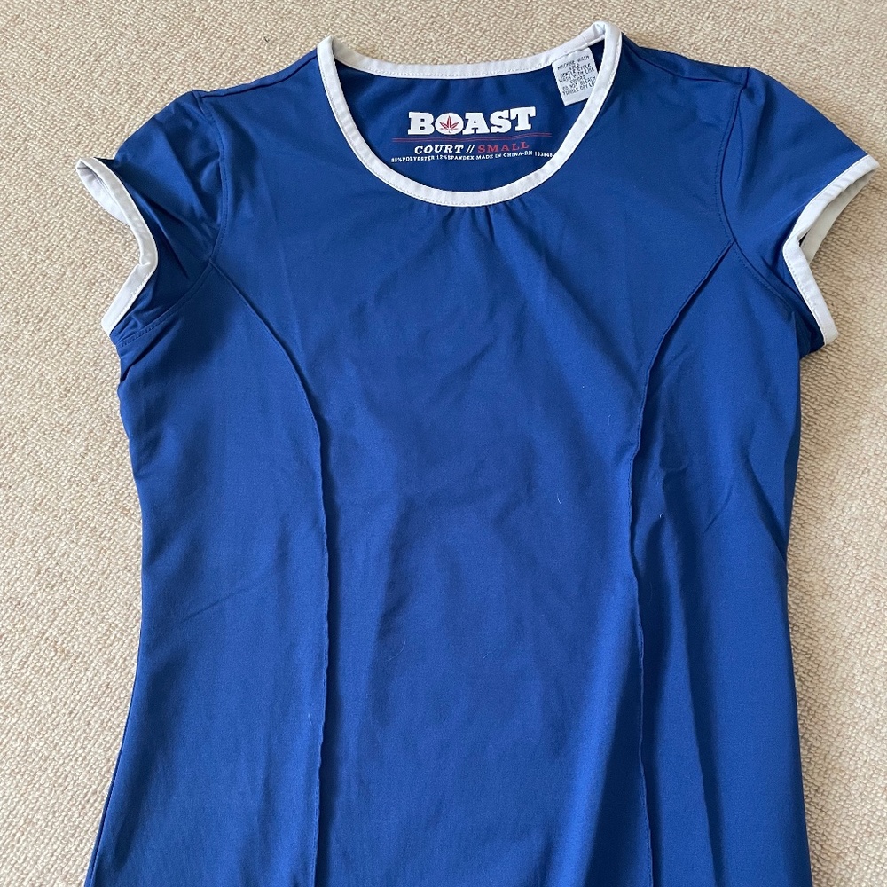 NWOT BOAST Tennis Tee